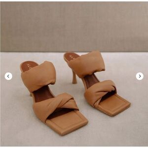 Alohas Twist Strap Mule Heels